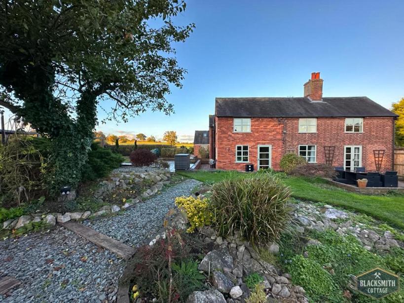 Newborough  6Br Luxury Cottage, Hot Tubs, Hoar Cross, Staffordshire מראה חיצוני תמונה