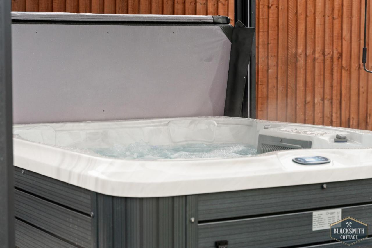 Newborough  6Br Luxury Cottage, Hot Tubs, Hoar Cross, Staffordshire מראה חיצוני תמונה