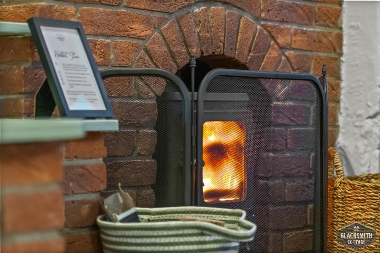 Newborough  6Br Luxury Cottage, Hot Tubs, Hoar Cross, Staffordshire מראה חיצוני תמונה
